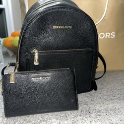 MICHAEL KORS BLACK GOLD BACKPACK AND WALLET SET 