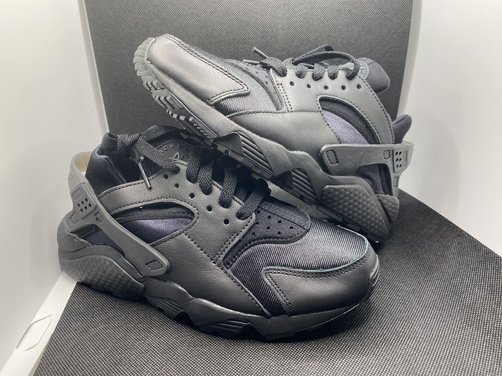 Nike Air Huarache (Black) *NEW*