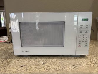 Counter top microwave, like new 1.1 cu. ft.  White