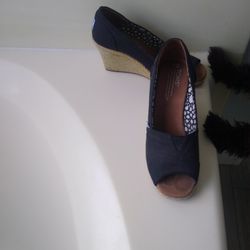 Toms Wedge