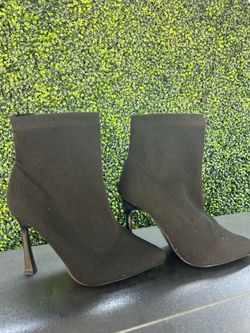 Like new Forever 21 Stretchy Fabric Ankle Black Size 7 Booties