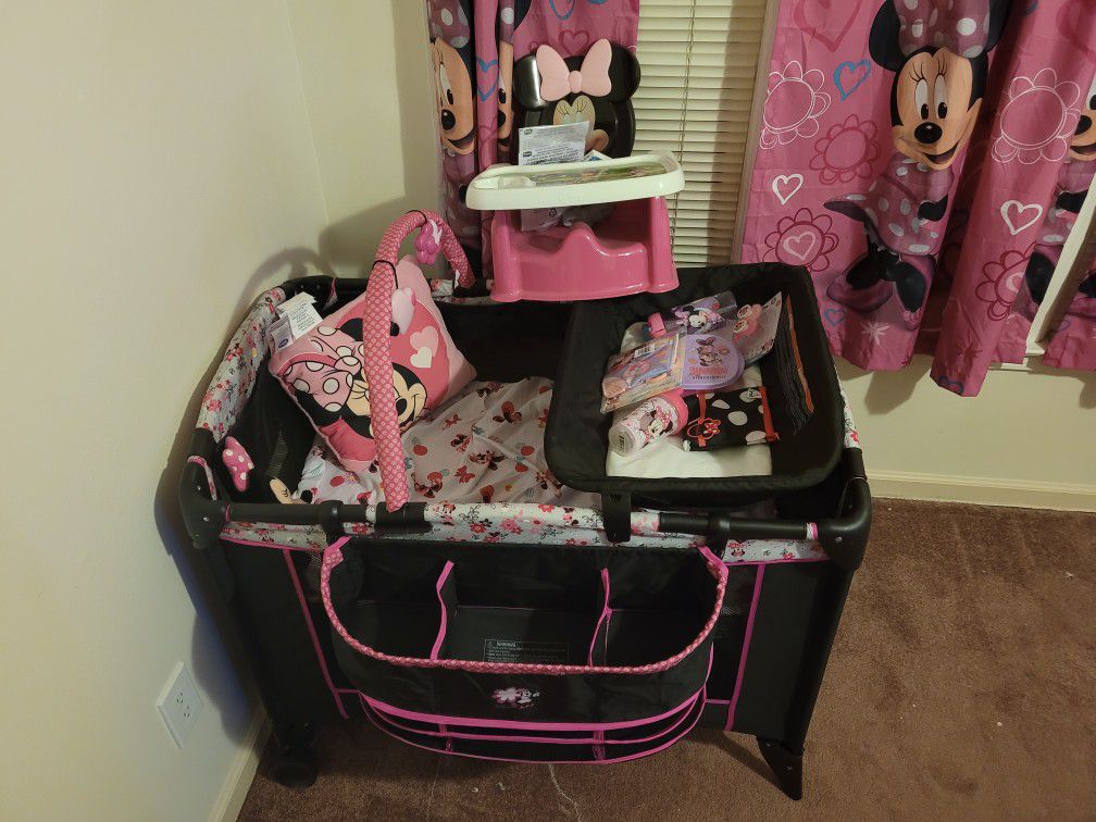 Minnie Mouse Crib Set