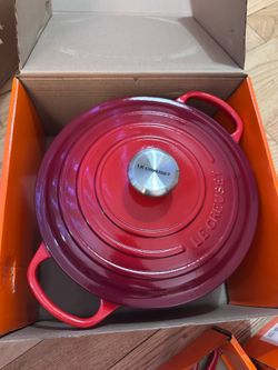 Le creuset dutch oven 5.5 qt cerise color