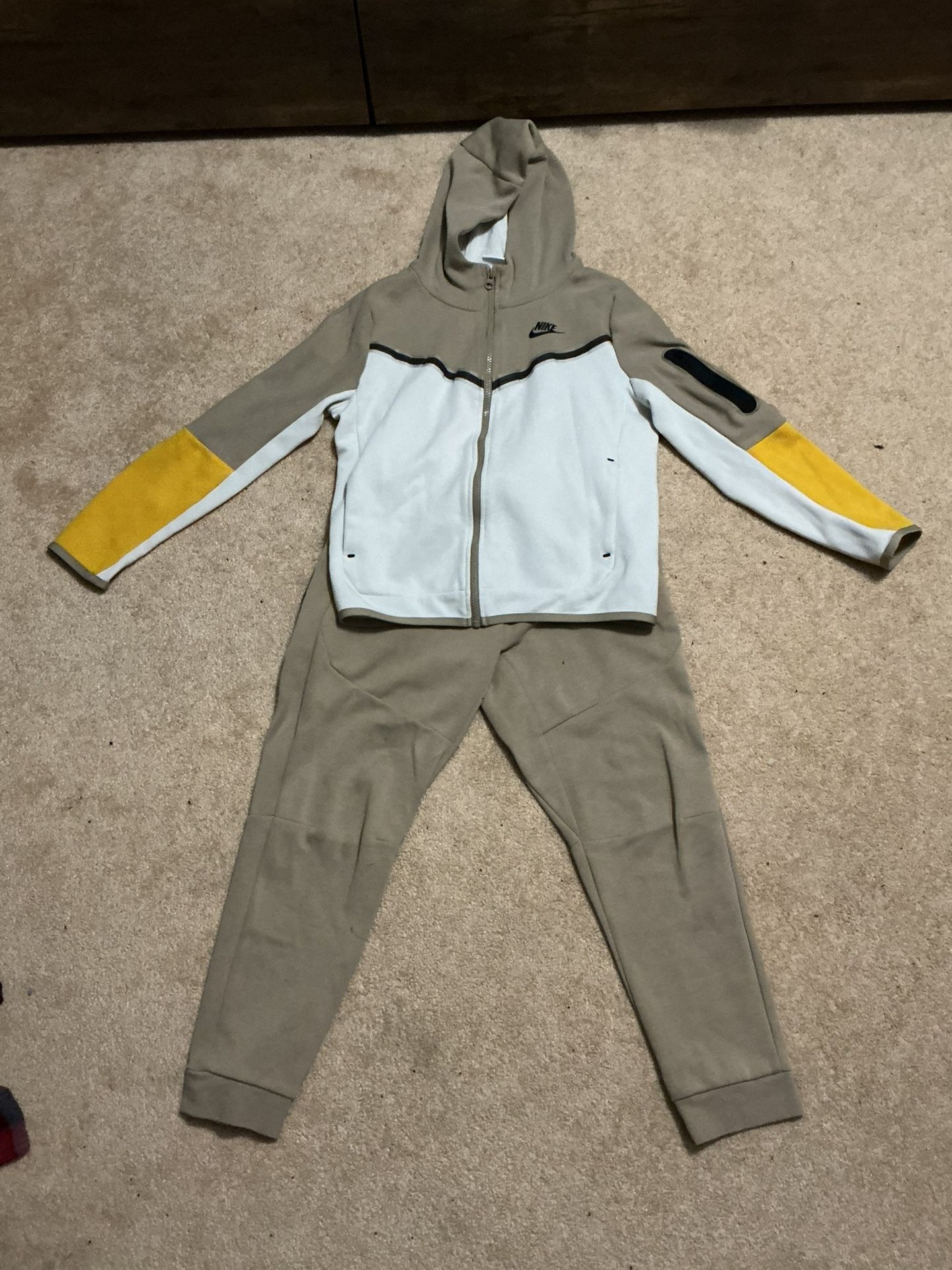 Boys Nike Tech Set Youth large 