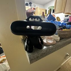 Beats by Dr. Dre Pill Speaker Dude Stand Holder