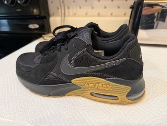 Brand New Nike Air Size 10!