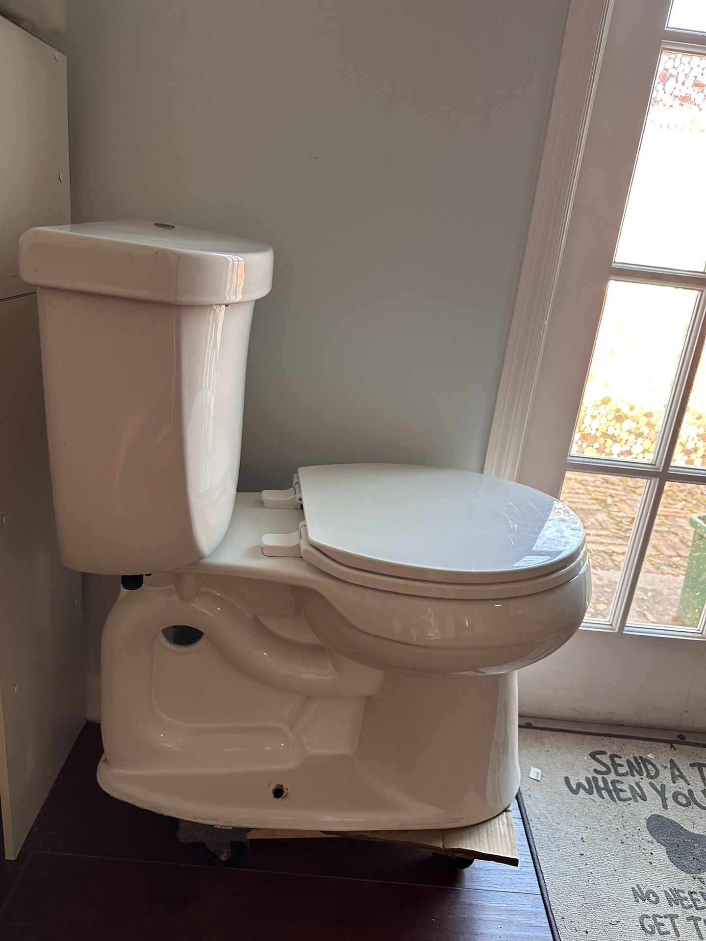 Hands free flush toilet 17” Seat