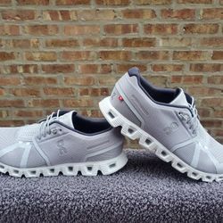 On Cloud 5 Men US Size 8 Glacier White/ Gray Color Like New Condition 
