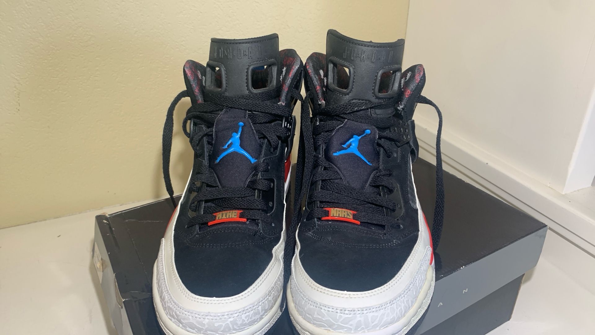 Jordan Spizike Black/New Blue-White-Infrared