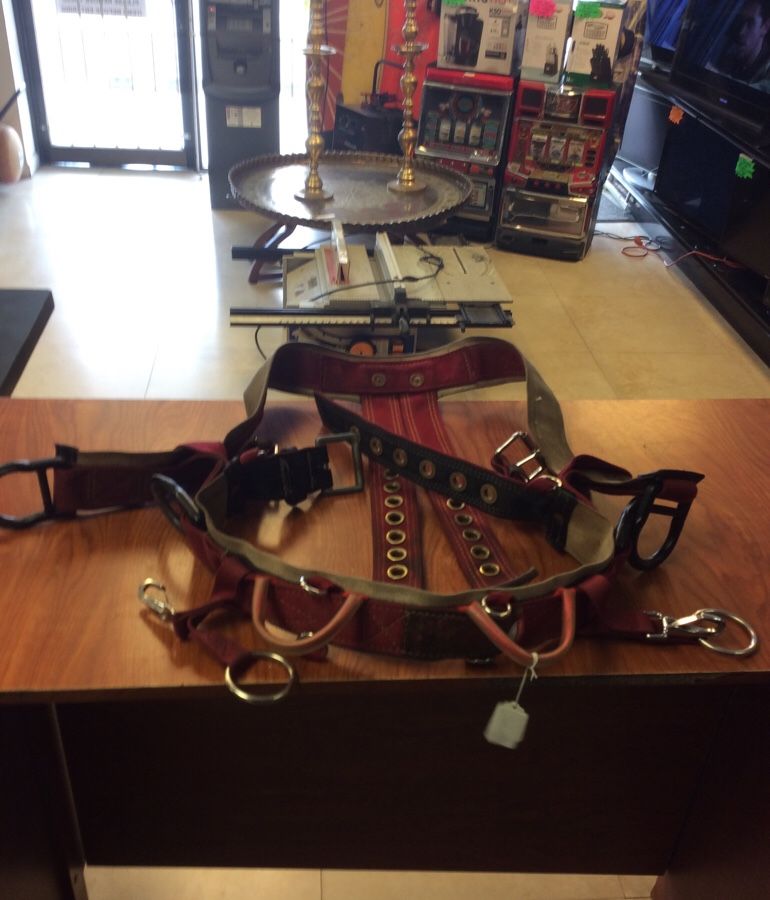 Weaver 1033 MD climbing saddle belt arborist tree harness excellent used condition!!