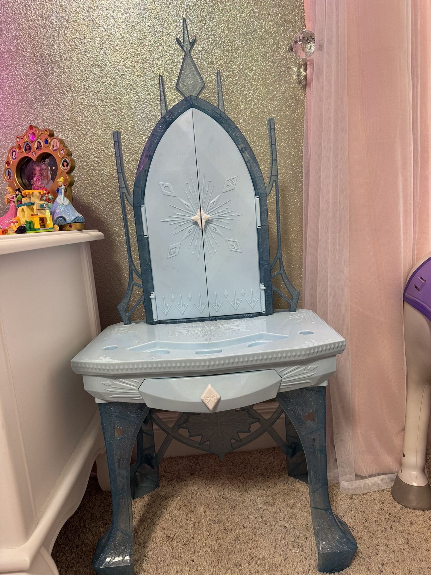 Disney Frozen II Enchanted Vanity