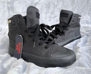 Levi’s women’s size 7 1/2 black high tops