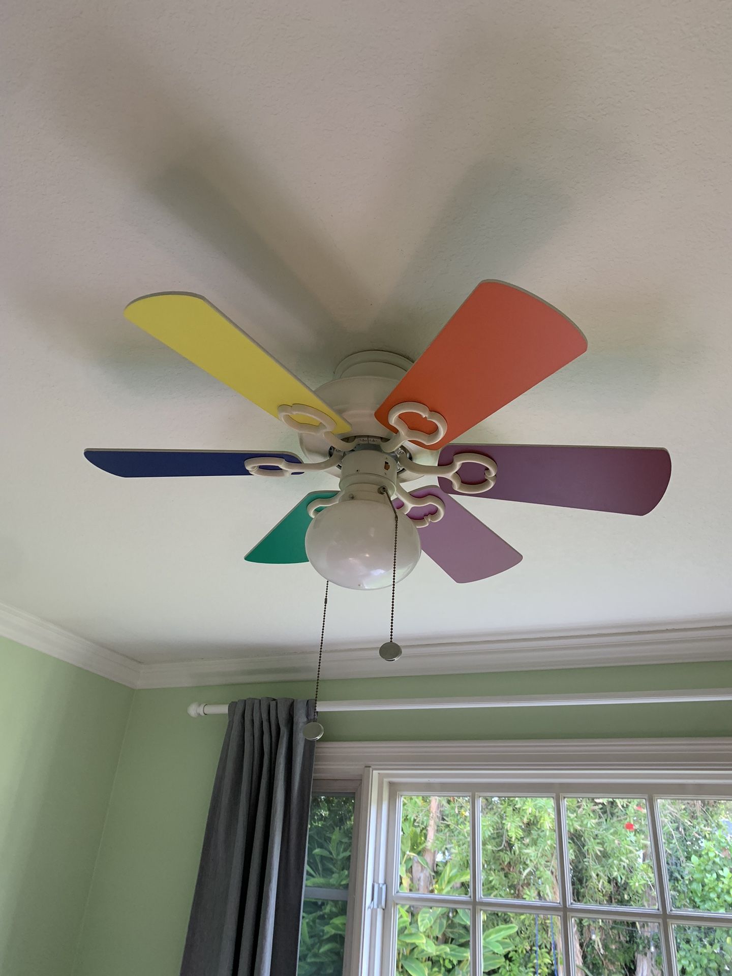 Hampton Bay 36” Fan White/Rainbow Ceiling Fan