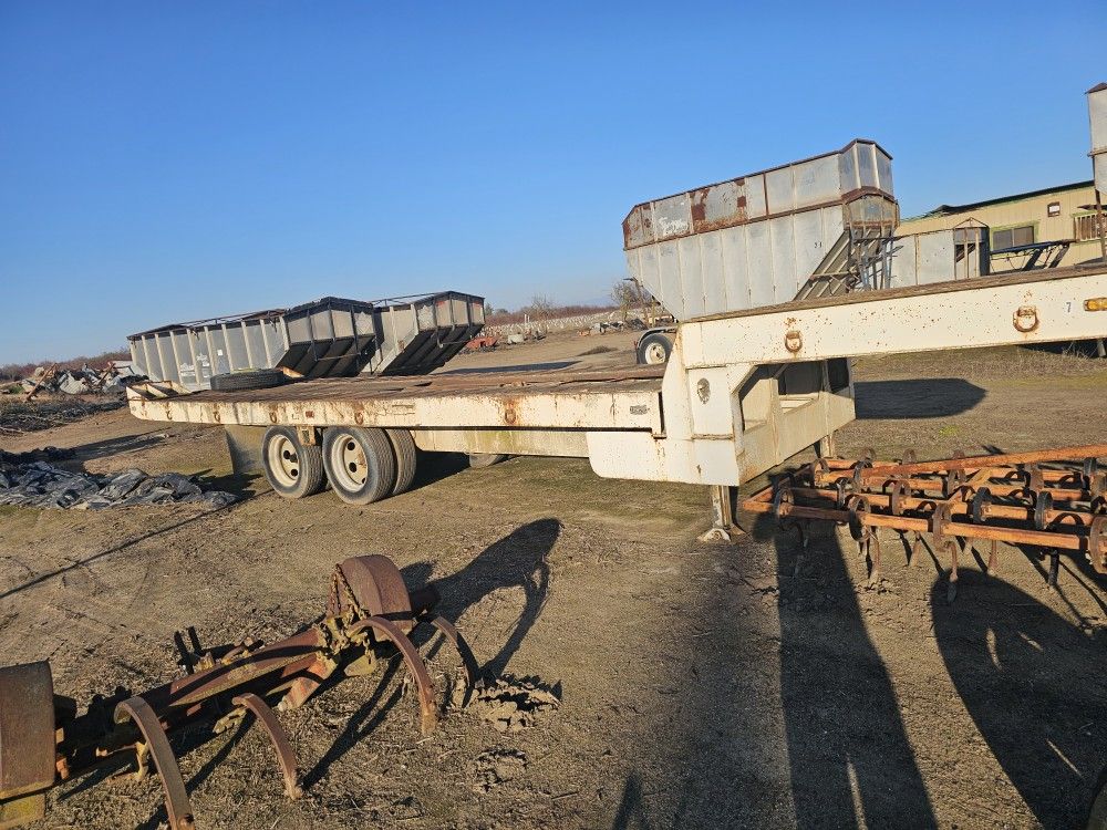 Gooseneck Heavy Equipment Trailer