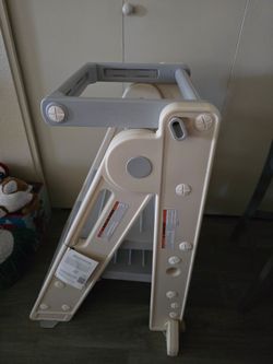 Step stool/ toddler tower