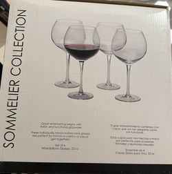 New. Set Of 4 Wine Glasses