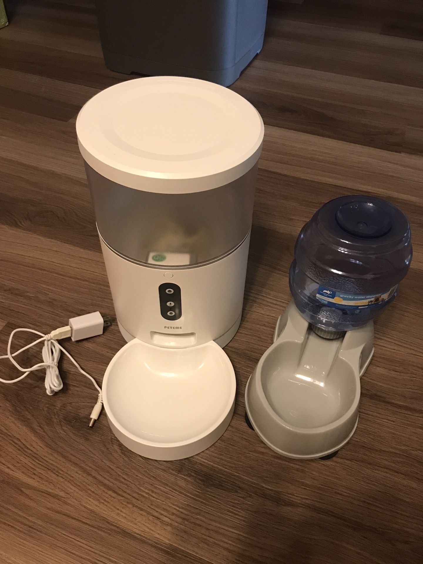 PetMe Auto Small Food Dispenser And Gravity water dispenser
