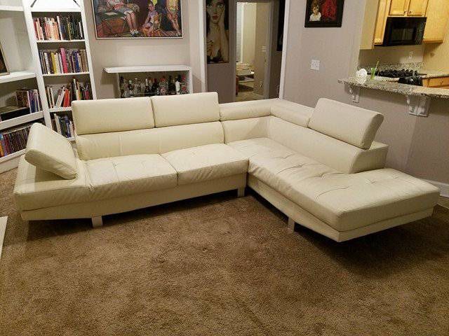 Sectional Couch. Color: Off White