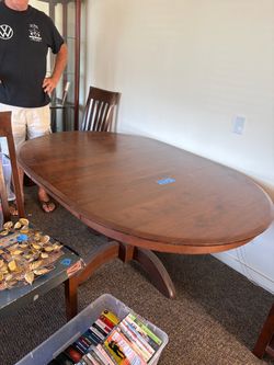 Round Wood Pedestal Dining Table