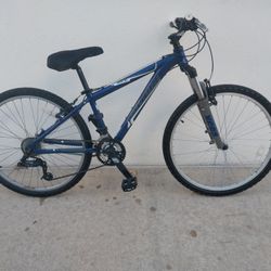 Novara Portal Front Suspension 21 Speed Mountain Bike Hardtail MTB Bicycle
