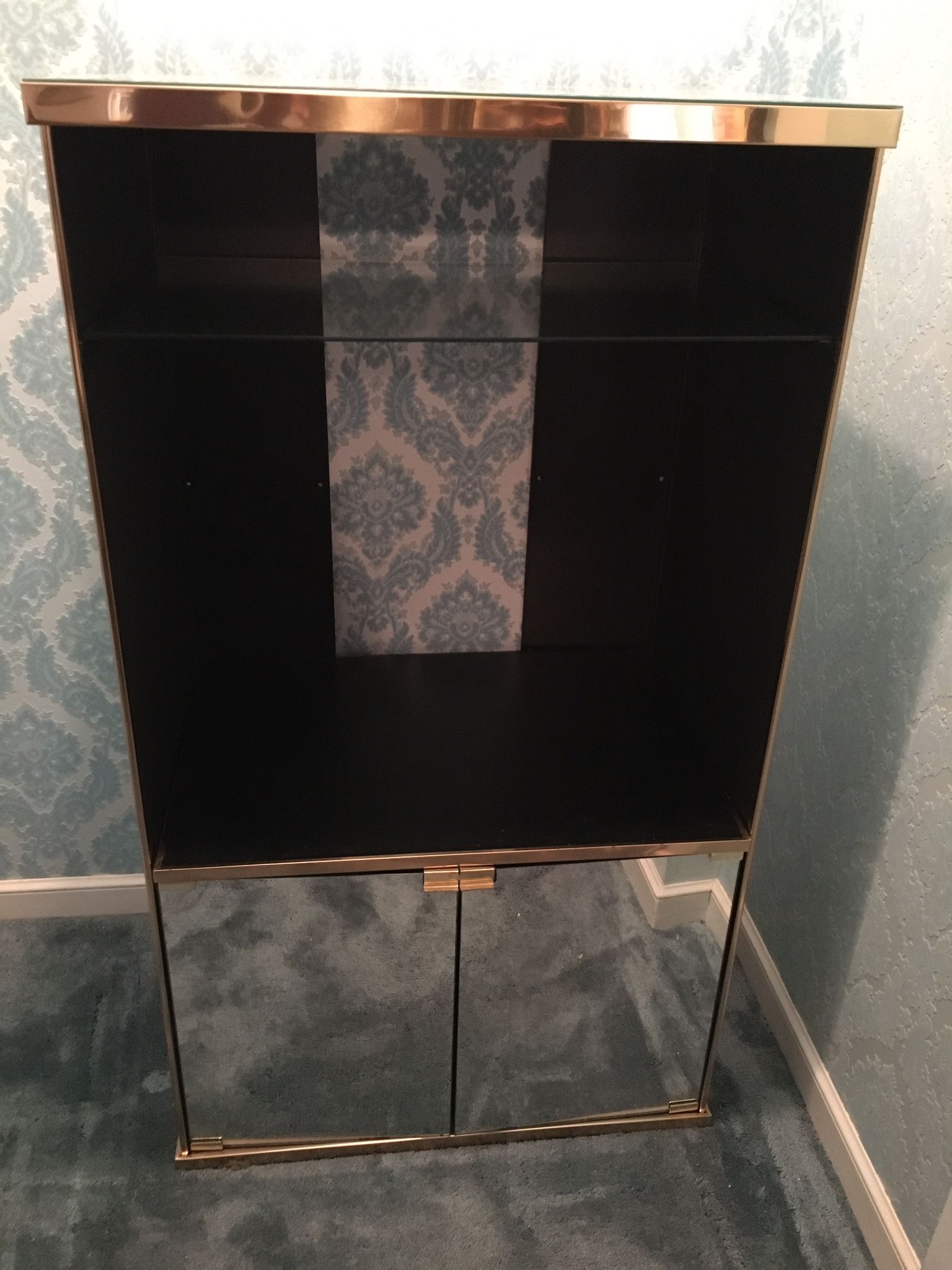 Mirrored Cabinet