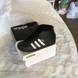 Adidas Pro Model - Size 4Y