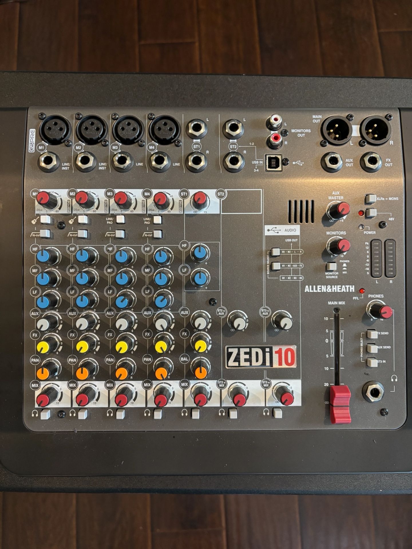 ALLEN & HEATH ZEDi 10 Mixer