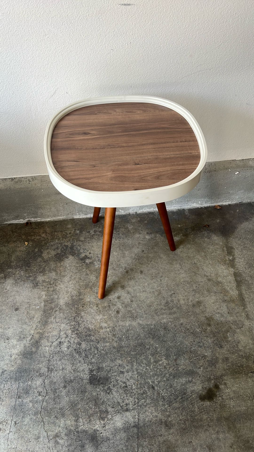 Round Cute Accent Table 