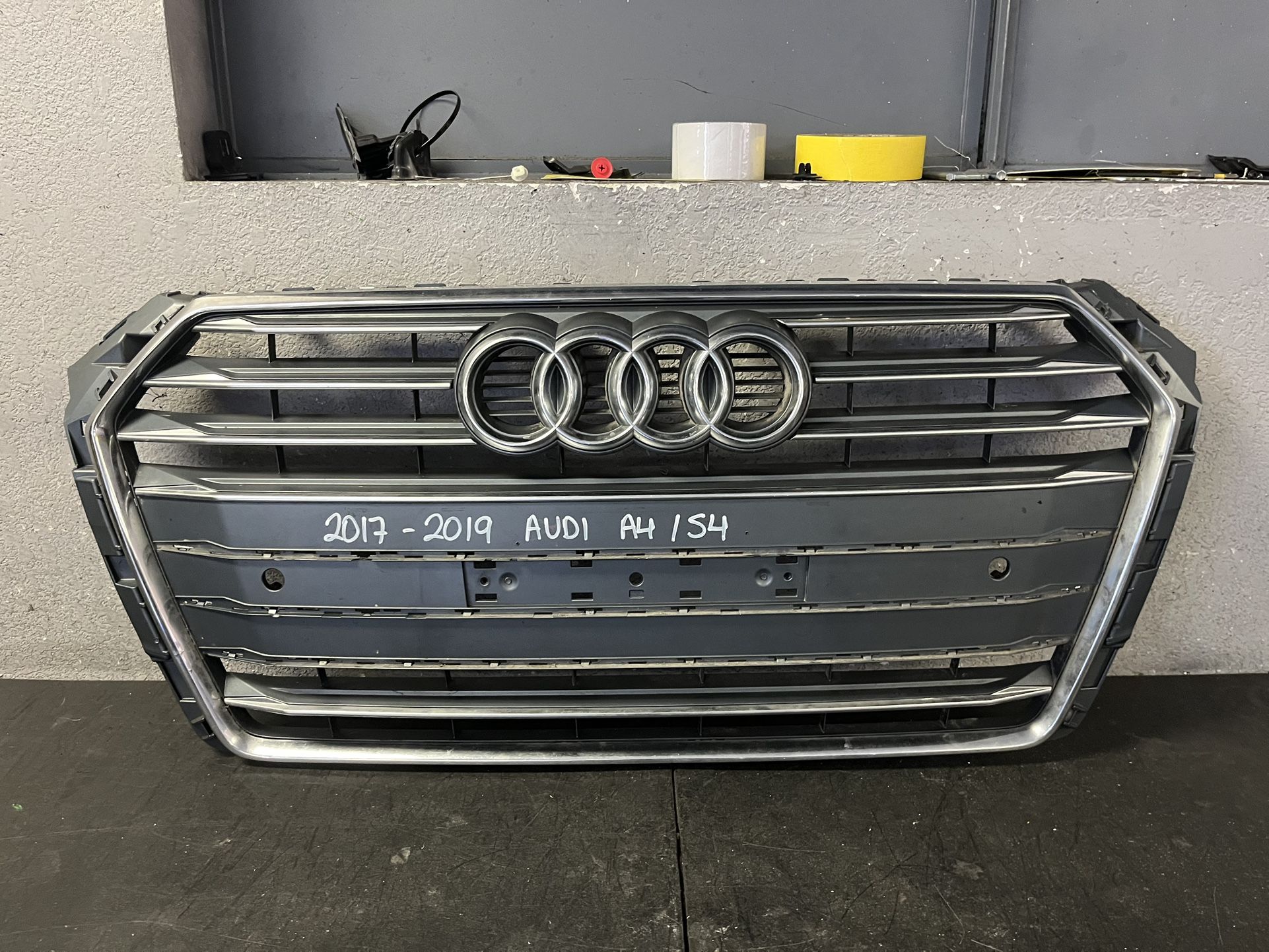 2017-2018-2019 AUDI A4 / S4 GRILL OEM USED