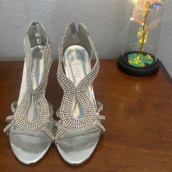 Delicacy Silver Highheels Size 7.5