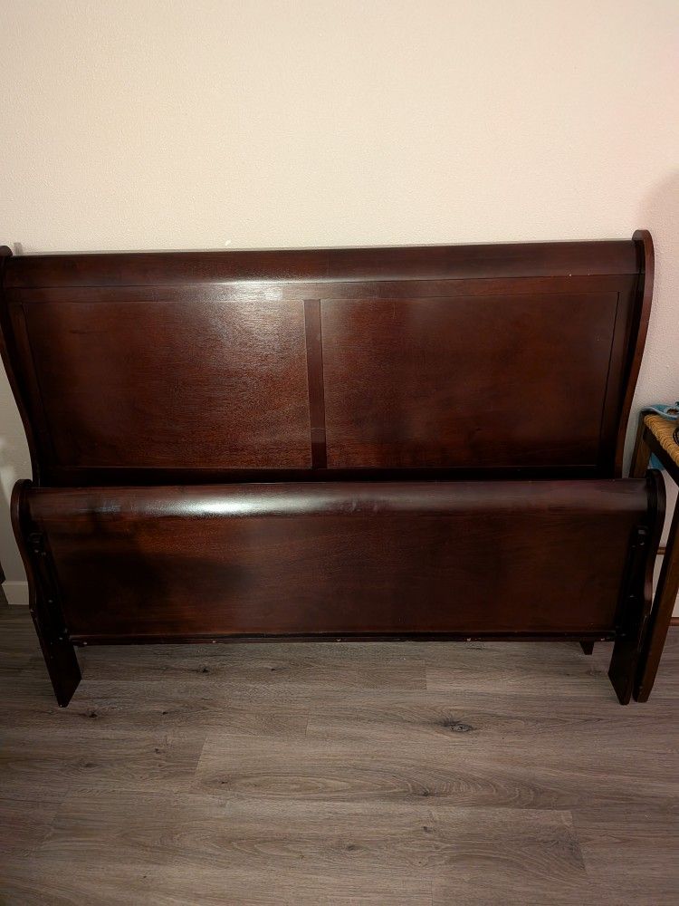 Queen Mahogany Wood Sleigh Bed With Rails