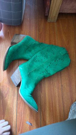 Women cowgirl boots