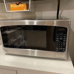 GE 2.0-cu ft 1200 -Watt Countertop Microwave
