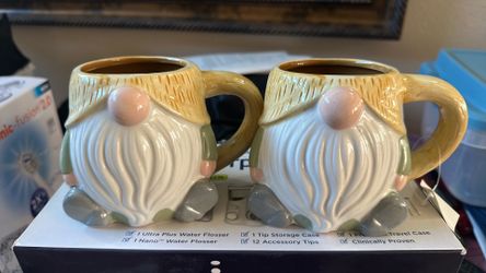 2 Mugs