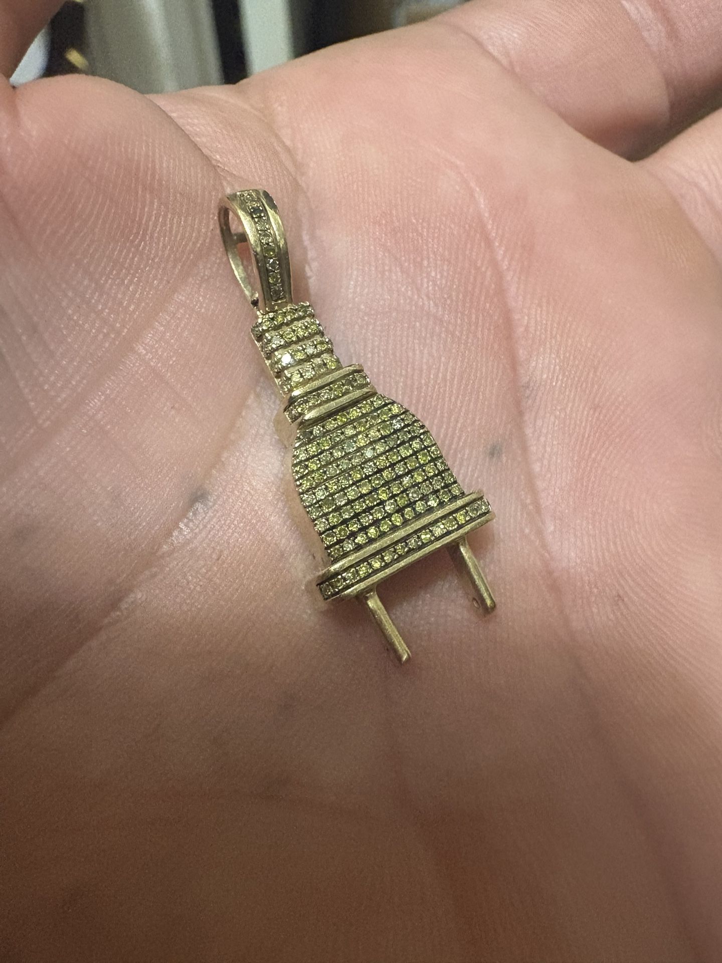 10k Gold Yellow Diamonds Pendant