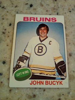 Vintage 1975 Topps hockey/ John bucyk/ bruins/ left wing/ card # 9