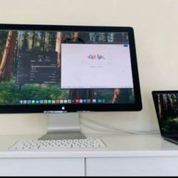 Apple Thunderbolt Display 27-inch LCD Backlit 2560 x 1440 16:9 widescreen with built-in camera