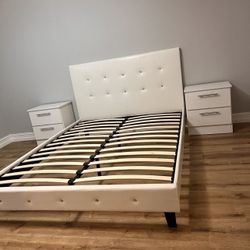 Brand New Bed And 2 Nightstands - CAMA Y 2 Mesitas De Noche Nuevas A Estrenar 