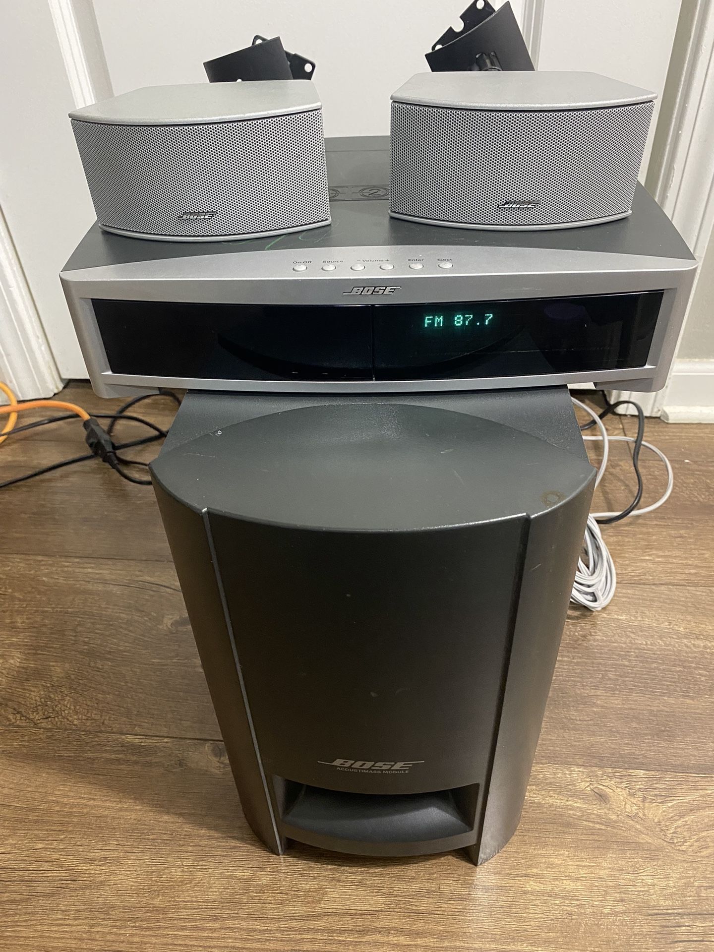 Bose AV321 II Media Center & PS321 II Powered Speaker.