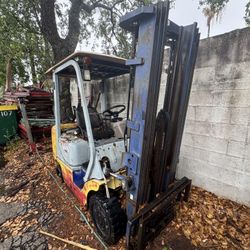 Forklift (Not Running) 