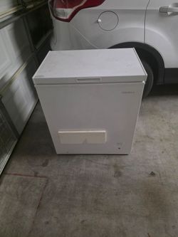 Insignia - 5.0 Cu. Ft. Chest Freezer
