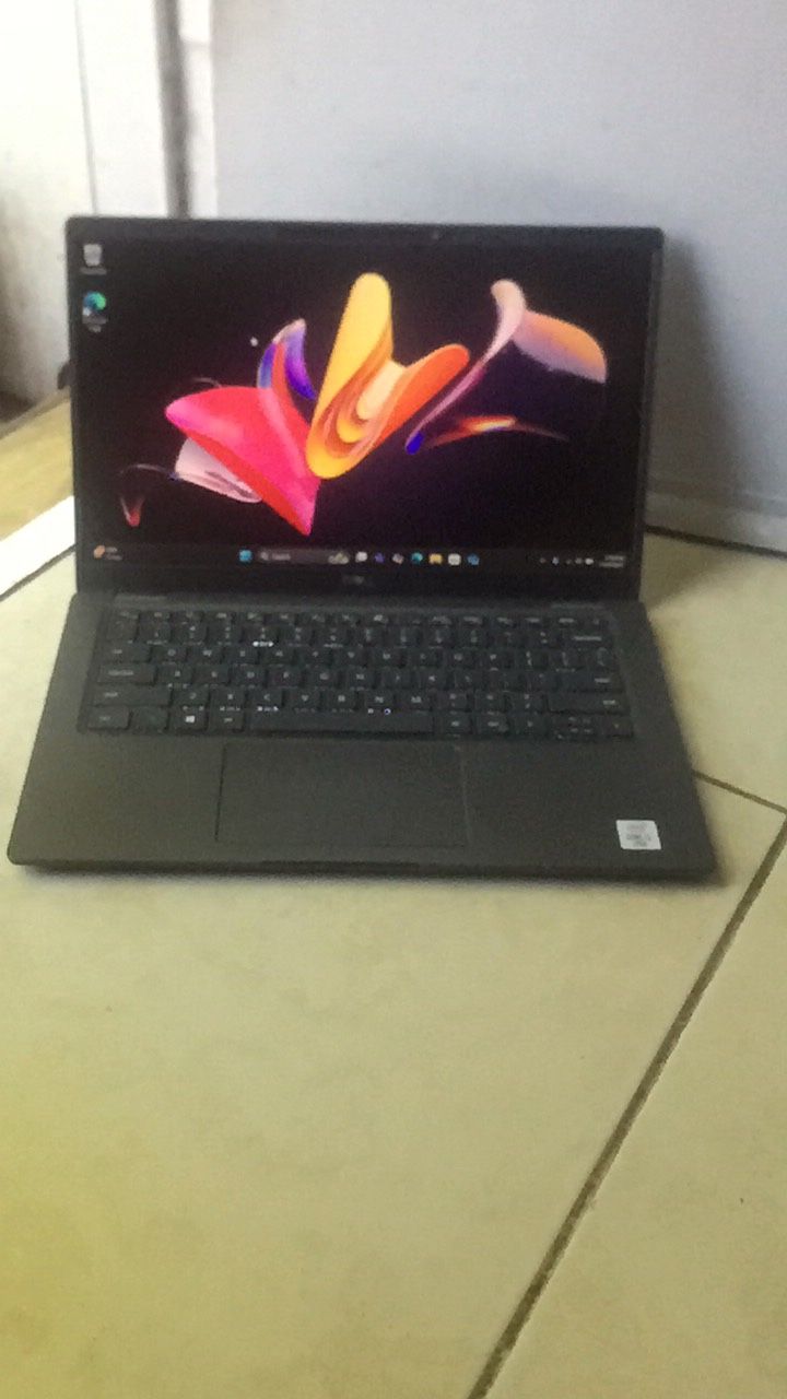 14” Dell Latitude 7410 Window 11 Pro i5 Processor 10th Gen 512gb SSD 16gb Ram Light up Keyboard come with charger good condition 