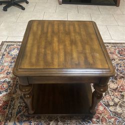 2 Side Tables 