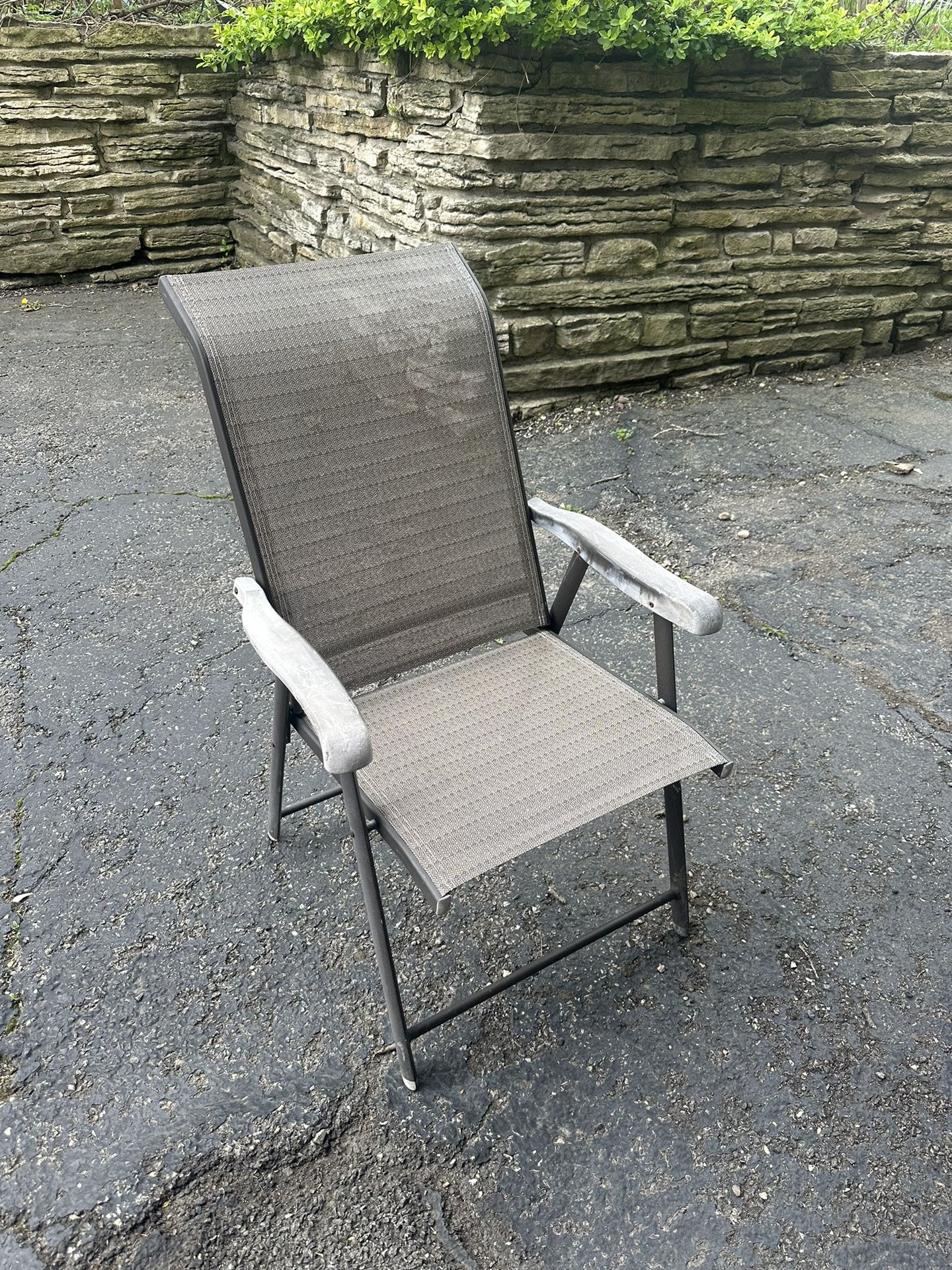 6 Good Condition Lawn Chairs. Pretty Good Condition 