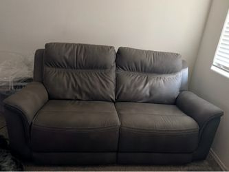 Reclining loveseat