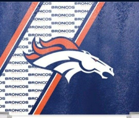 DENVER BRONCOS HIGH QUALITY GLASS CUTTING BOARD REPRESENT 10x14 INCHES