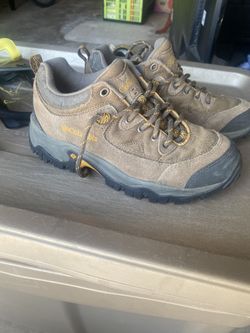 7 1/2 Columbia Hiking Boots
