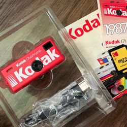 New Kodak Charmera - Red + 16GB MicroSD