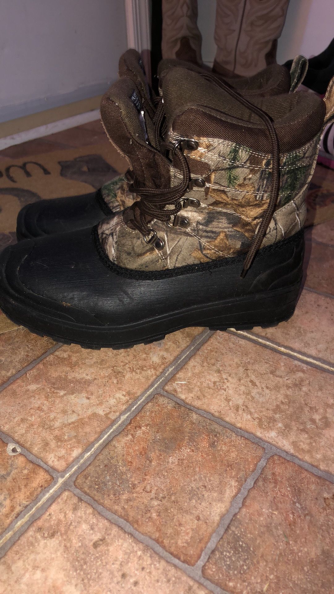 Ozark trail boots size 7