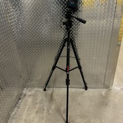 Bosch 100 ft. Green Beam Laser Level w/ Tripod